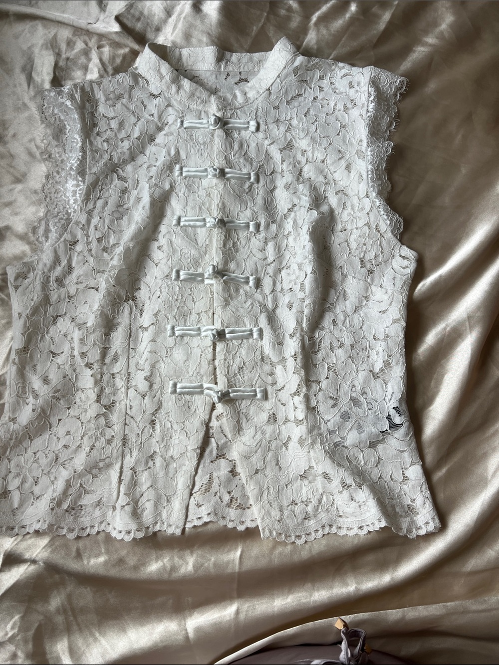 CIDER White Floral Lace Mandarin Collar Frog Button Vest Top Size L